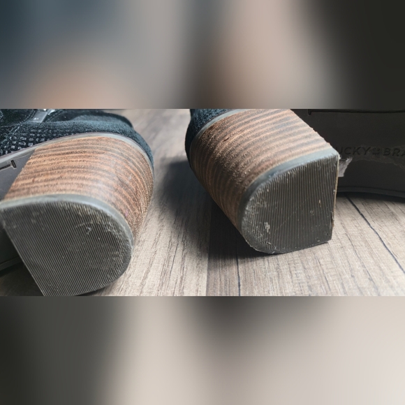 Lucky Brand Ponic Black SIZE 8.5 Suede Ankle Bootie Side Slit Zip Heeled - Picture 5 of 10